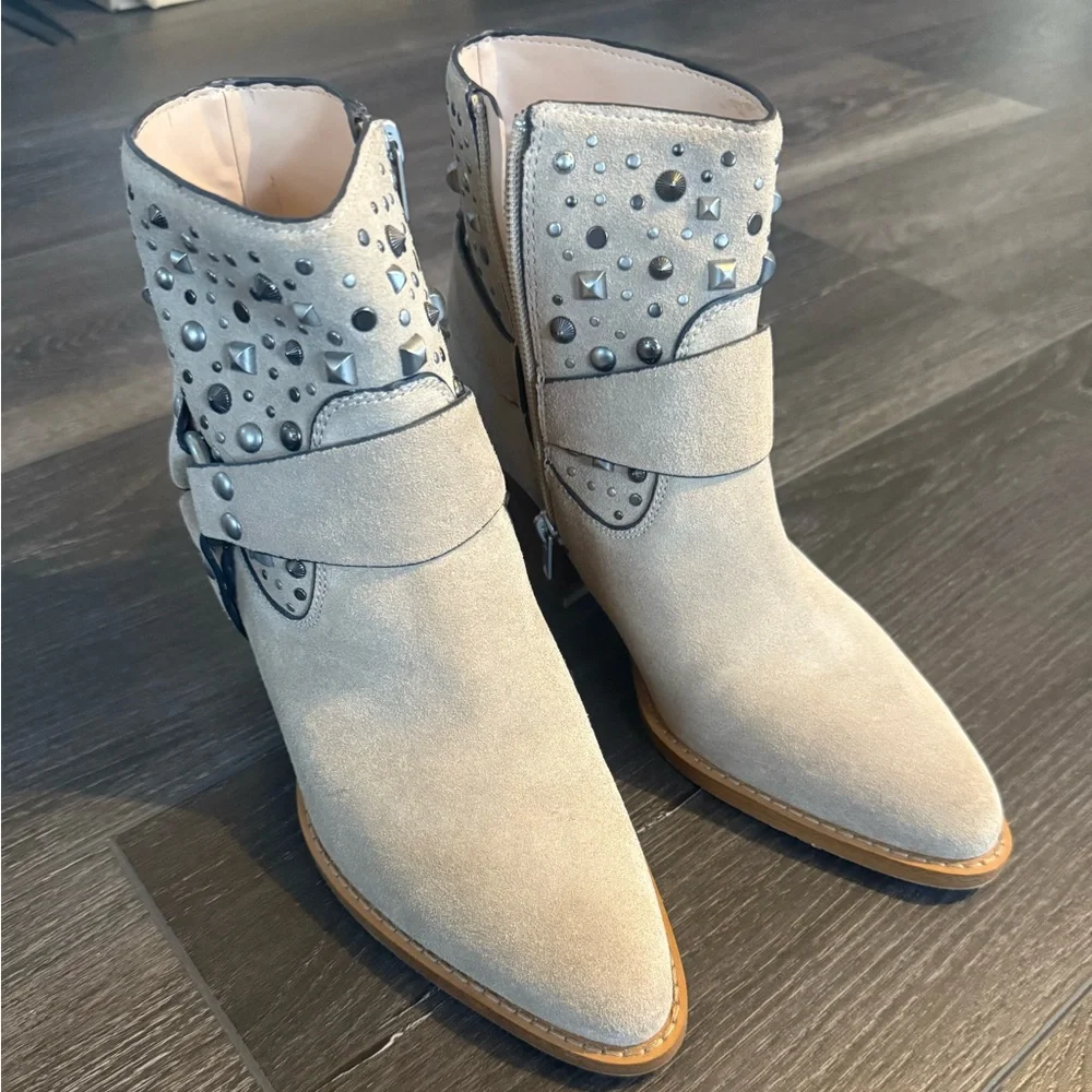 Like New! Coach Pia Studded Suede Ankle Boot in Oat - Size 8
